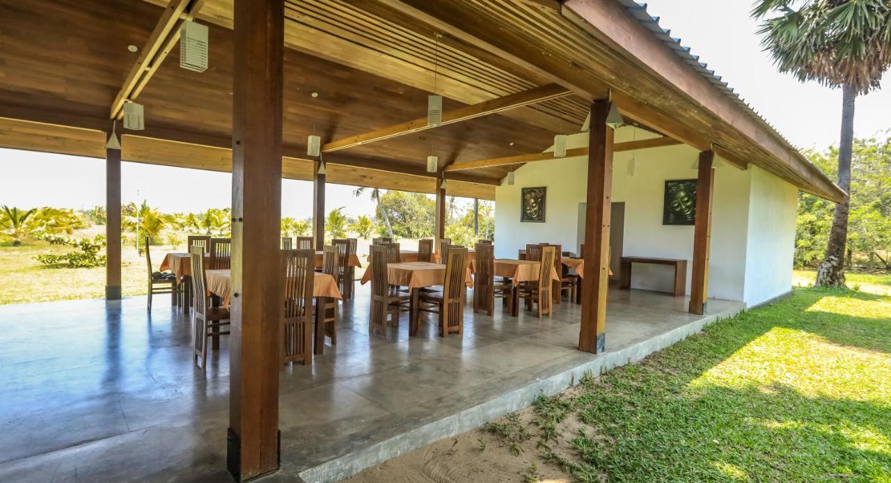 Kayjay Palms Hotel Passikudah ภายนอก รูปภาพ
