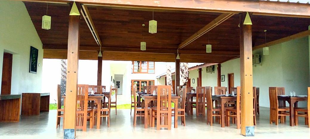 Kayjay Palms Hotel Passikudah ภายนอก รูปภาพ