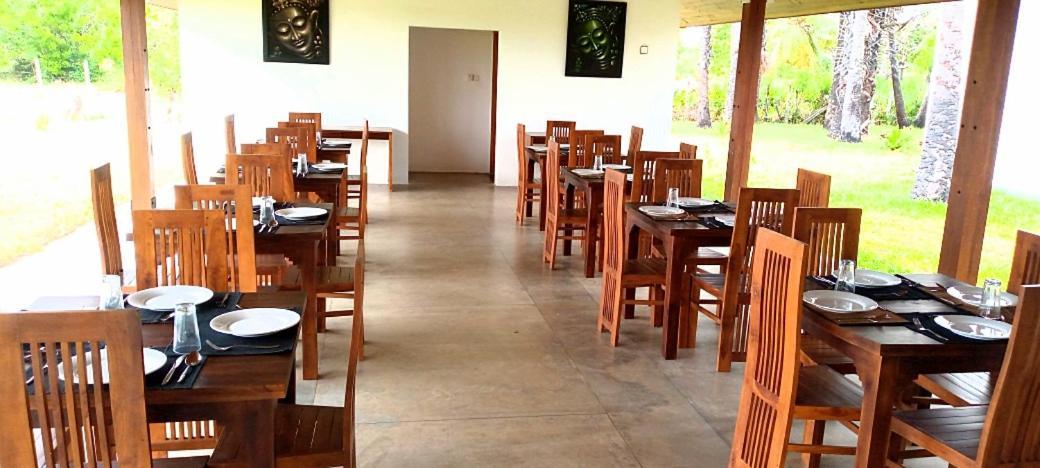 Kayjay Palms Hotel Passikudah ภายนอก รูปภาพ