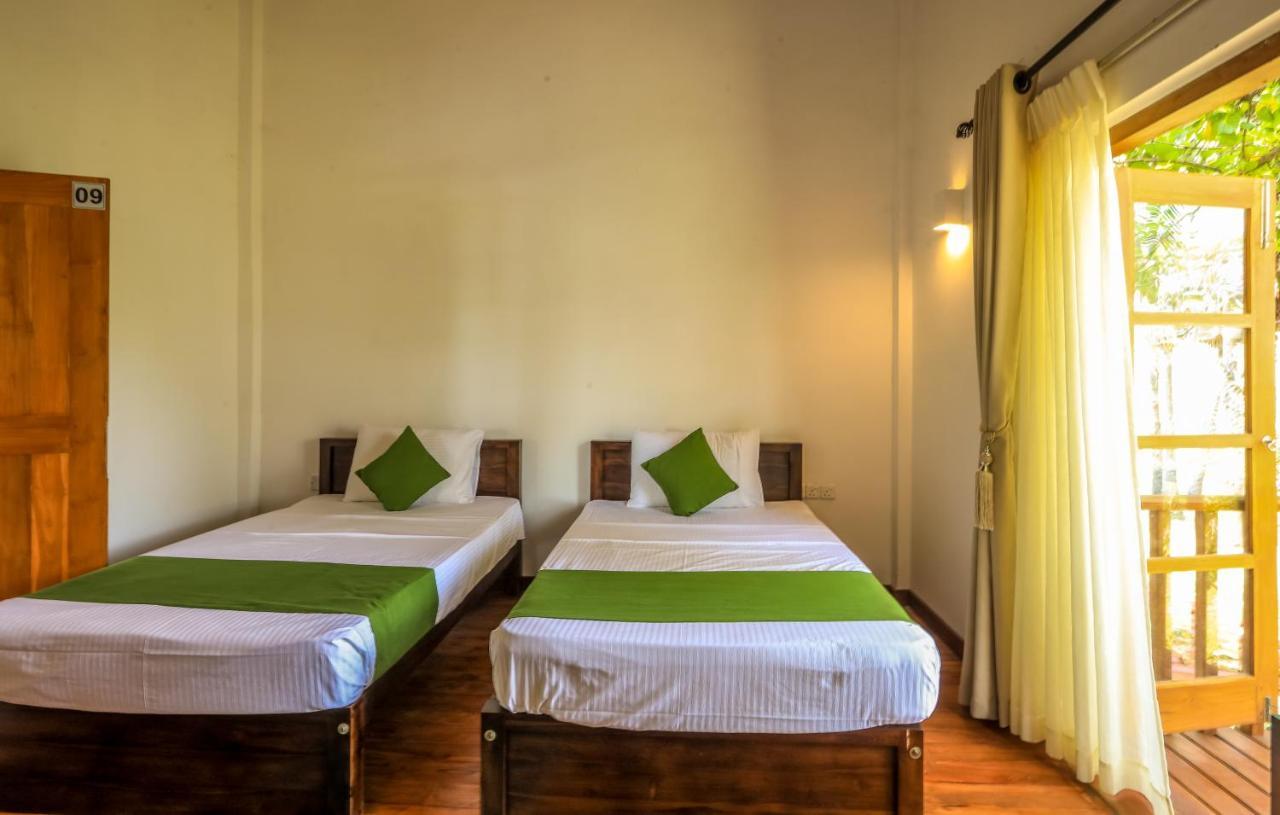 Kayjay Palms Hotel Passikudah ภายนอก รูปภาพ