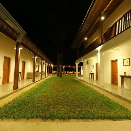 Kayjay Palms Hotel Passikudah ภายนอก รูปภาพ