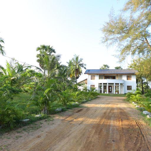 Kayjay Palms Hotel Passikudah ภายนอก รูปภาพ